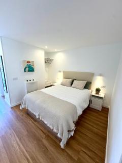 Modern apartment with pool and balcony - 5