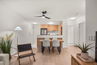 Vibrant 2-Bed Apartment with Pool and Gym Access - 2