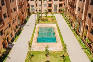 Modern Studio with Pool - 0