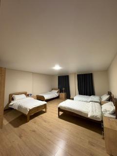 RedLine Hostel & Pool bar - 4