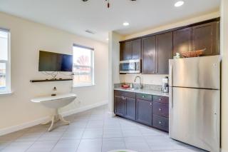 Hike, Play and Unwind Charming Reno Unit - 7