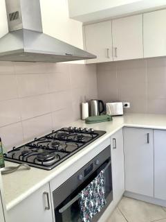 Reset and chill in a spa at Katandra Cottage, - Bullsbrook - 4