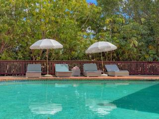 Vista Villa – Poolside Elegance with Views - 7