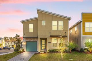 Resort-Style 6BR Villa Private Pool & Game Room - 9