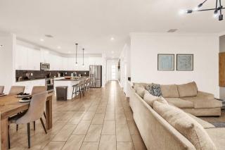 Resort-Style 6BR Villa Private Pool & Game Room - 8