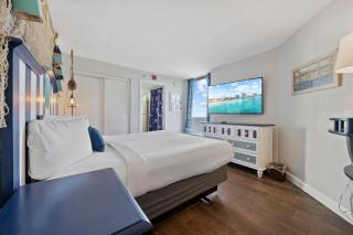 Beautifully Updated Direct Oceanfront King Suite - Monterey Bay 1035 - Sleeps 6 Guests! - 7