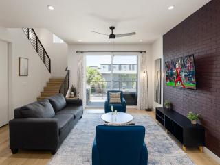 AZ48 - Modern Luxe - Hot Tub - Heart of Old Town - 3