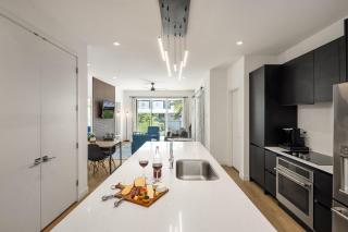 Beverly - Private Patios - Jacuzzi - In Old Town - 9