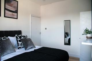 New! Sleek & Spacious 4BR with Parking - 2