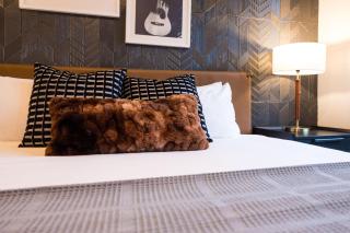 Twin Notes - Odyssey - 2 Units - Mins to Broadway - 9