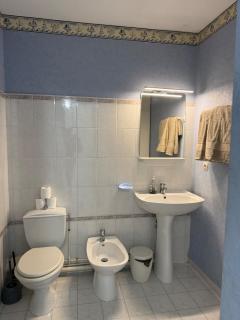 Big, comfortable studio minutes from MC borders - 6