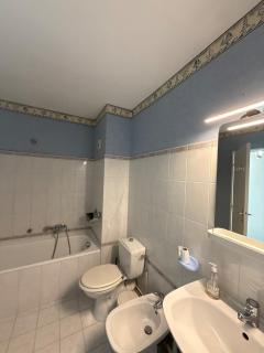 Big, comfortable studio minutes from MC borders - 3