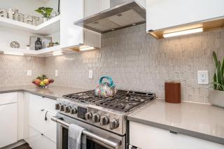 Riff & Rest - 2 Stylish Homes - Mins to Germantown - 6