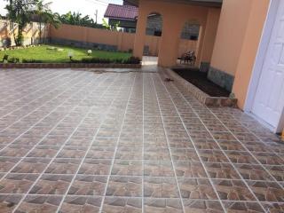 3 Bedroom and 2 Bathroom Living Room Luxury Apartment - 1