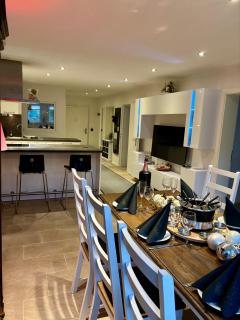 Olivewood City Apartment - 9