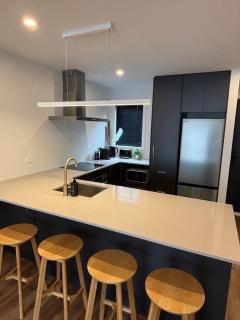 Brand New, Bright & Private Silverstream Stay - 6