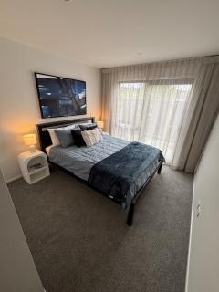 Brand New, Bright & Private Silverstream Stay - 1