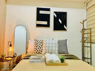 Staycation by Rhen Suite - 0