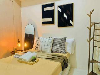 Staycation by Rhen Suite - 6