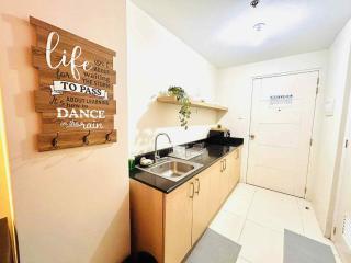 Staycation by Rhen Suite - 4