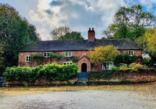 Hanger Farmhouse Hideaway - Totton - 4