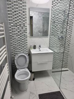 Medical District Urban Apartment with Undergroud Parking - 4