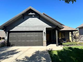 Spectacular Mountain Oasis - 9