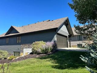 Spectacular Mountain Oasis - 8