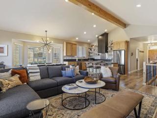 Spectacular Mountain Oasis - 6