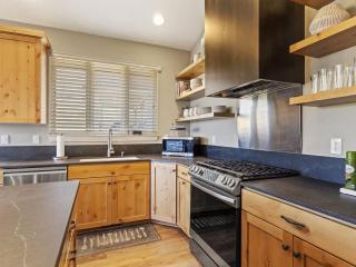 Spectacular Mountain Oasis - 4