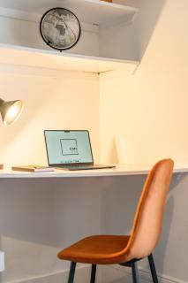 Stylish 1-Bed Apartment in Rosemount - 1