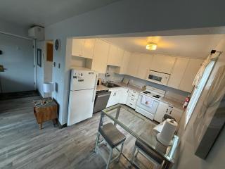 2BR Apt • Deck • Assigned Parking - 8