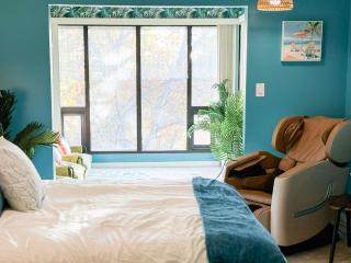 Tiki Time-2BD2BAPoolsGrillPatio-Four Seasons - 3