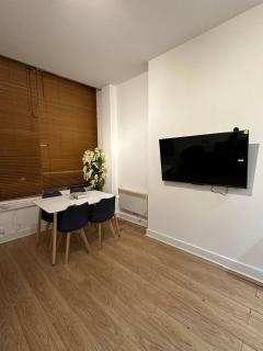 Stunning 2 Bedroom Apartment in Central London - 5