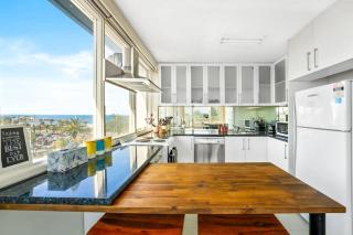 Brightly Renovated St Kilda Apt with Sea Views - 4