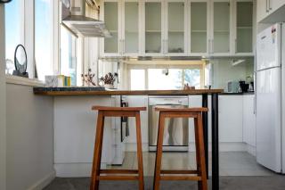 Brightly Renovated St Kilda Apt with Sea Views - 3