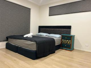 Modern Burnside Family Retreat in Modeina Estate - 6