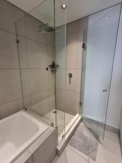 Ellipse 1-Bedroom Lux Apartment - 3