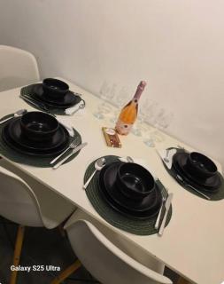 Green & White Haven-Spacious 3BR - 7