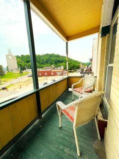 Historic Victorian Apartment - 9