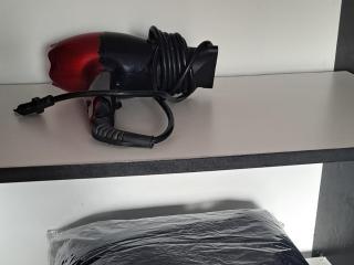 Casa completa em condominio, Wi-Fi e garagem gratuitas, á 8 min da praia! - 2