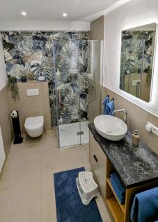 Modern family accommodation with terrace and garden - 1