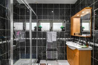 Designer 2BDR with Garden Pergola and Park Views - 5