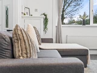 Crew Quarters - Your Ideal Stay in Bury - 4