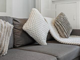 Crew Quarters - Your Ideal Stay in Bury - 3