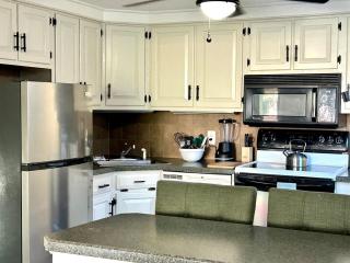 Litchfield Retreat, Wineries, Foliage & Skiing - 0