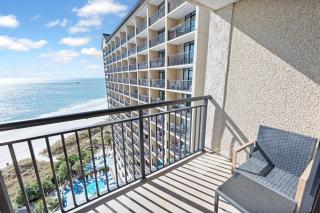 Beachfront condo w balcony & hot tub - 4
