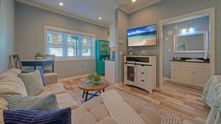 2 Pools Beach Boardwalk Access Studio Sleeps 5 Beach Bungalow by AvantStay - 6