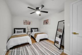 Chicago Gem! Centrally Located - proximity to O' Hare Airport - 2