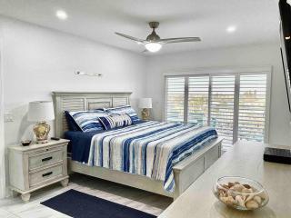 Beachfront Bliss, King Bed, Heated Pool and Ocean Views! - 7